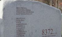 Srebrenica-Gedenkstein Voelkermordopfer.jpg
